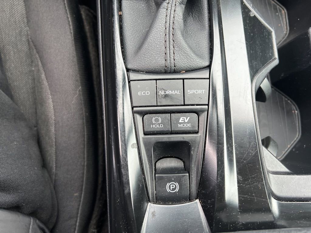 Used 2025 Toyota Camry LE image 23