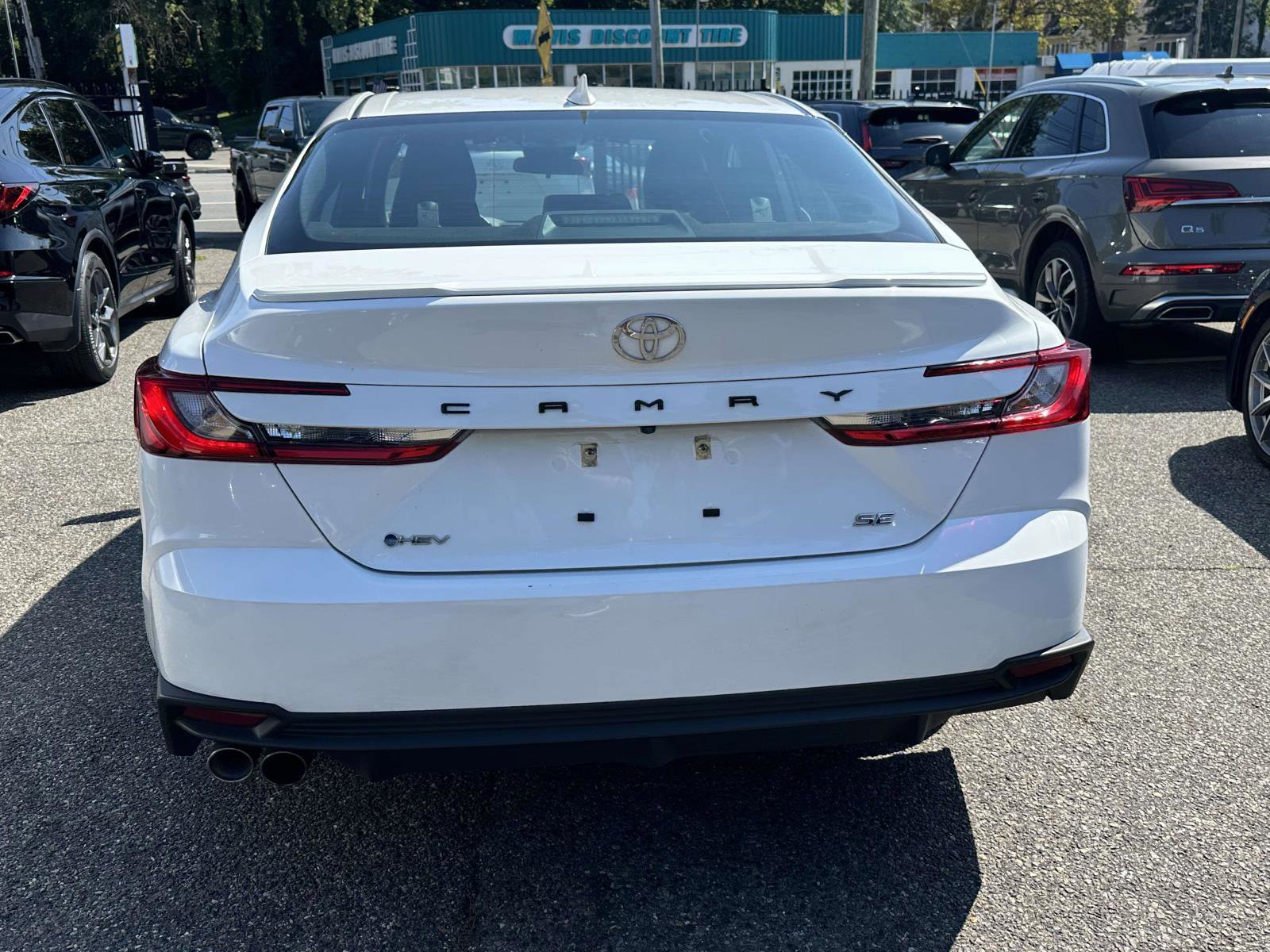 Used 2025 Toyota Camry SE image 4