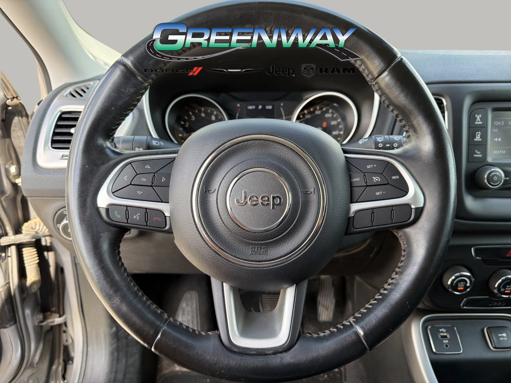 Used 2018 Jeep Compass Latitude FWD image 27