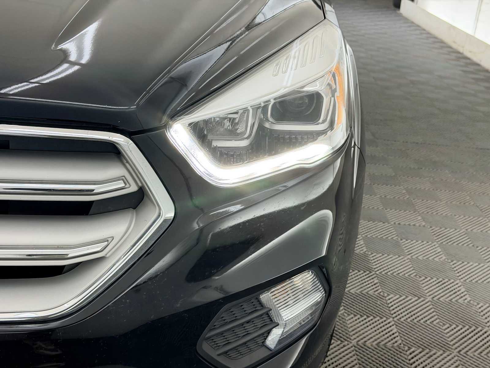 Used 2018 Ford Escape Titanium image 10