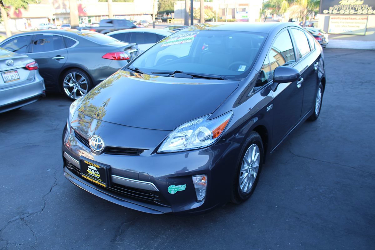 Used 2015 Toyota Prius Prime Plug-In Hybrid FWD image 4