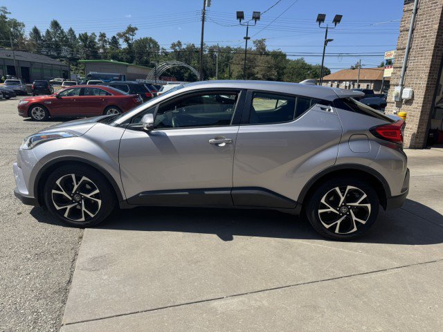 Used 2019 Toyota C-HR XLE FWD image 6