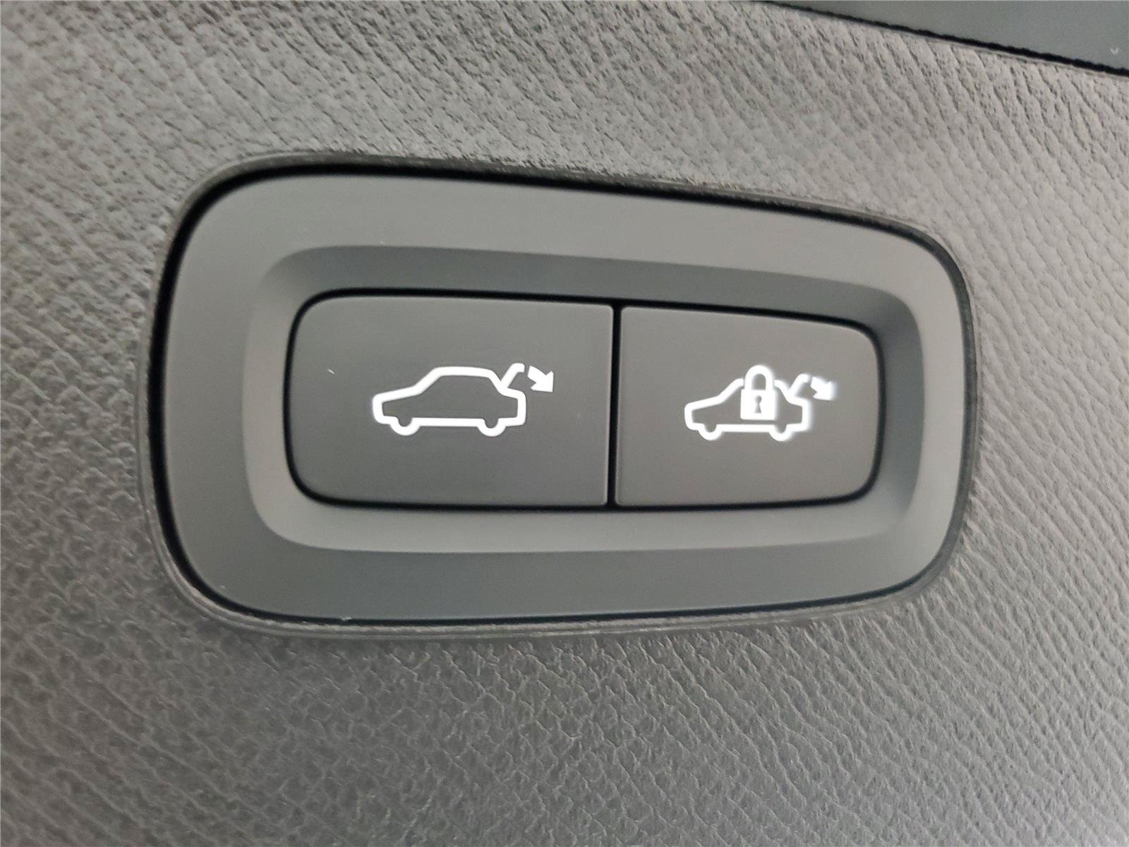 Certified 2026 Volvo XC90 B6 Ultra AWD/4WD image 7