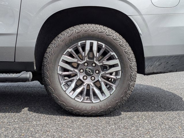 Used 2025 Chevrolet Suburban Z71 AWD/4WD image 15