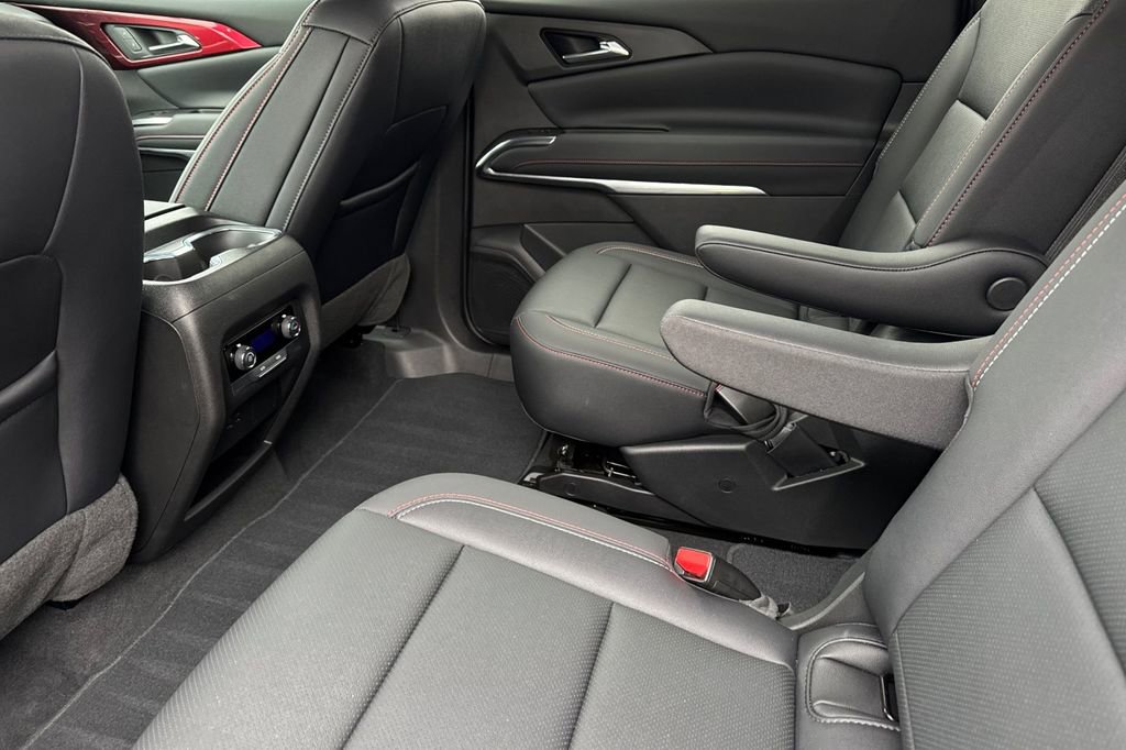 Used 2025 Chevrolet Traverse Z71 AWD/4WD image 13