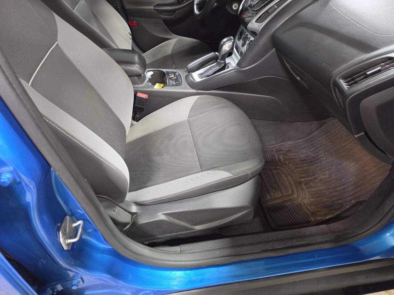 Used 2014 Ford Focus SE w/ SE Winter Package image 13