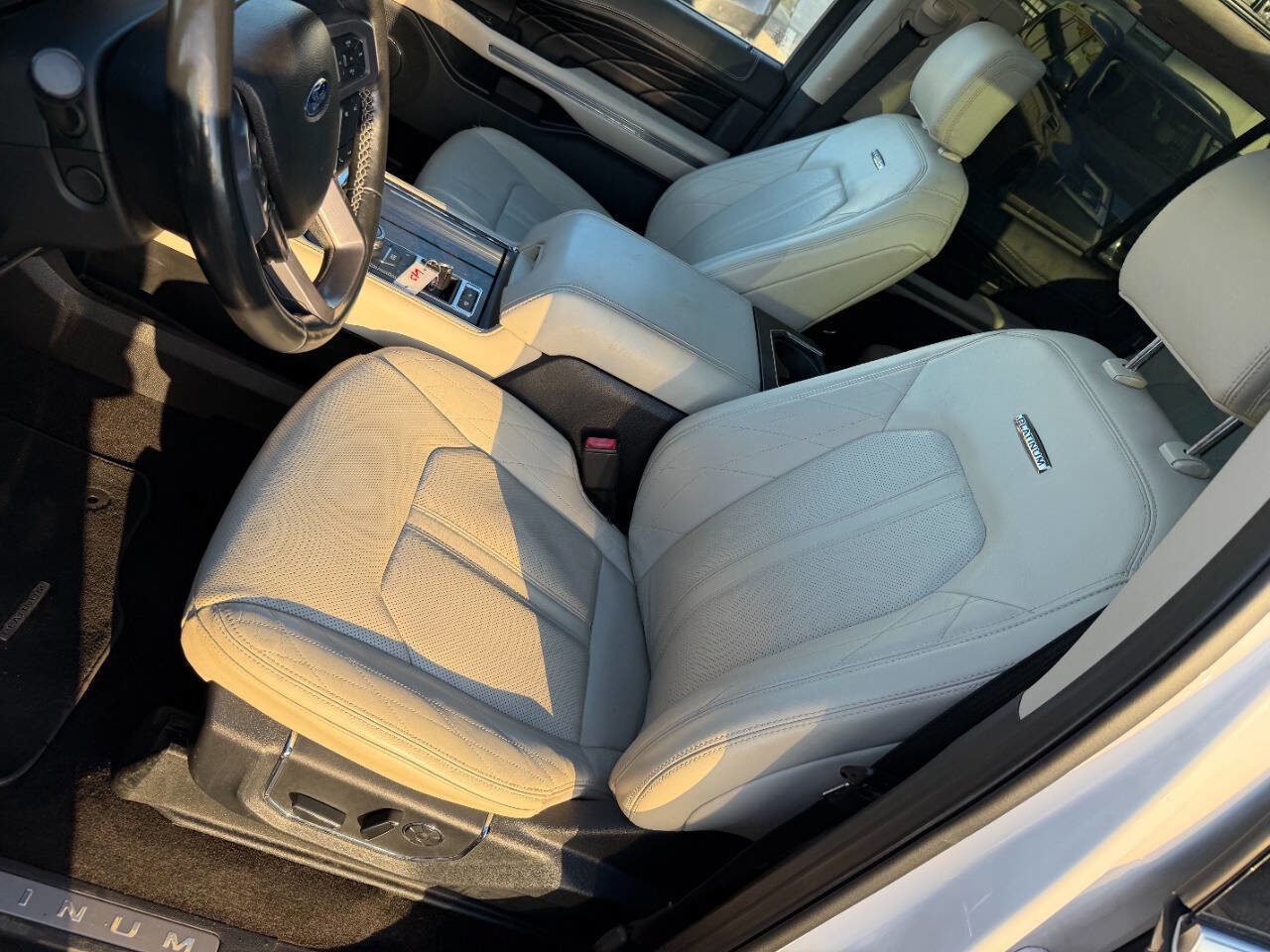 Used 2018 Ford Expedition Platinum image 11
