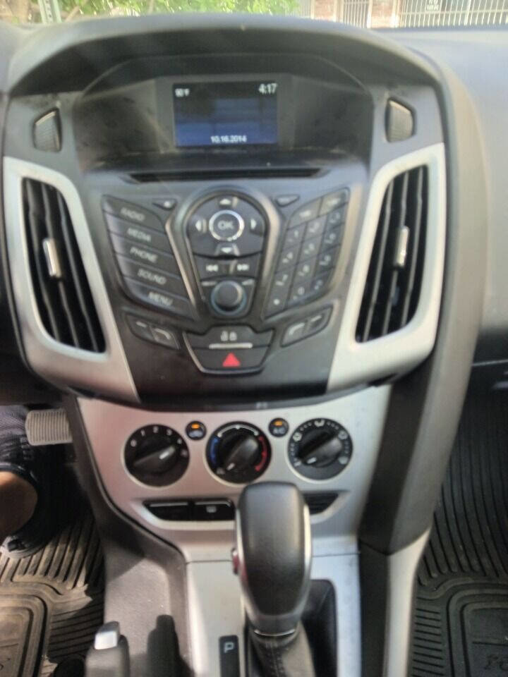 Used 2014 Ford Focus SE w/ SE Winter Package image 6