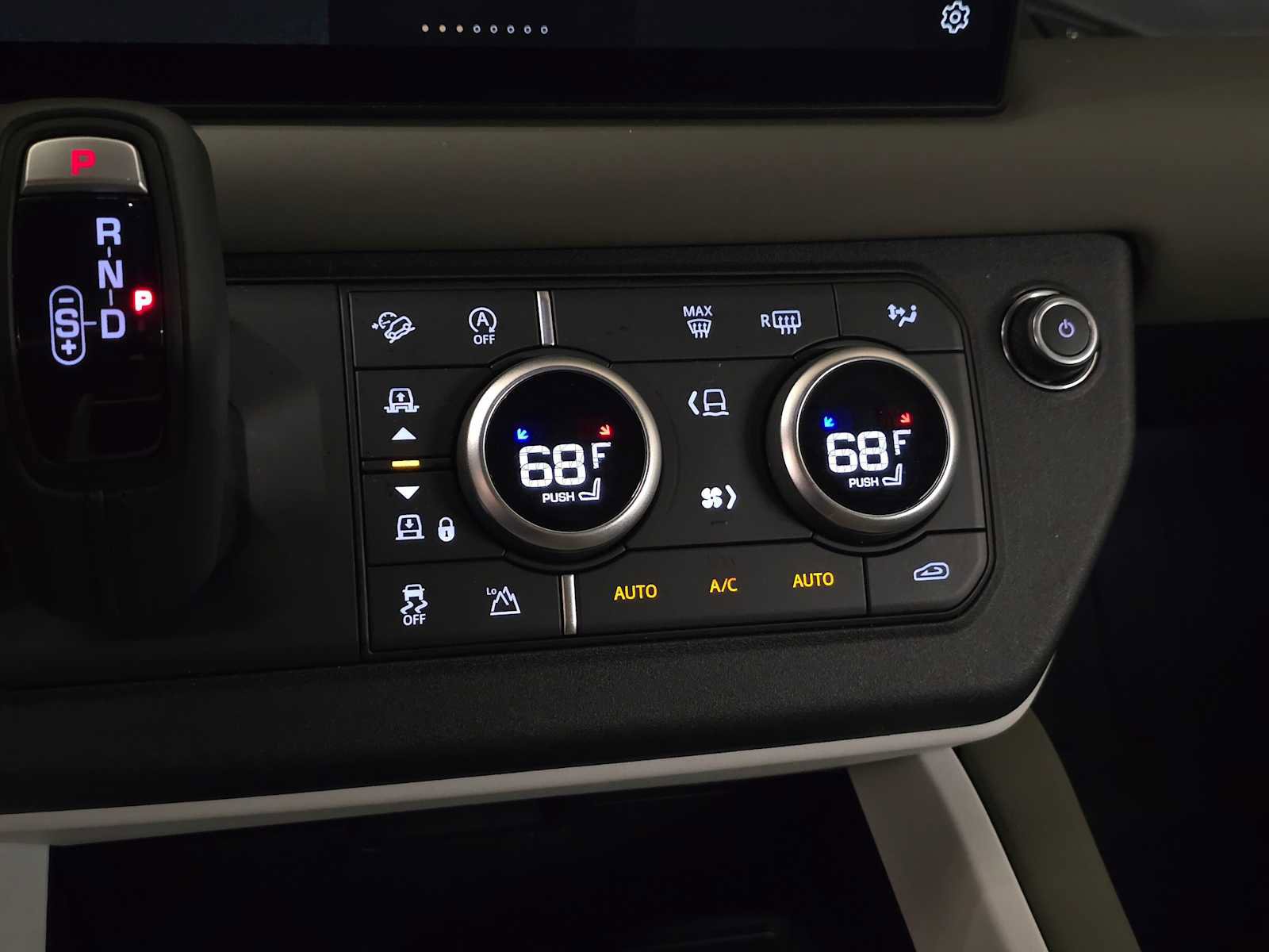 Used 2025 Land Rover Defender 90 X-Dynamic SE image 24