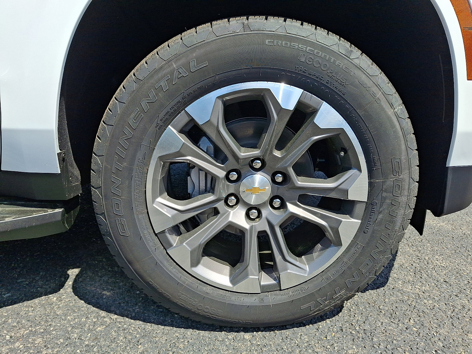 New 2026 Chevrolet Tahoe LS w/ LPO, Dark Essentials Package AWD/4WD image 8