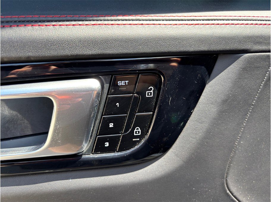 Used 2021 Porsche Cayenne GTS w/ Premium Package image 27