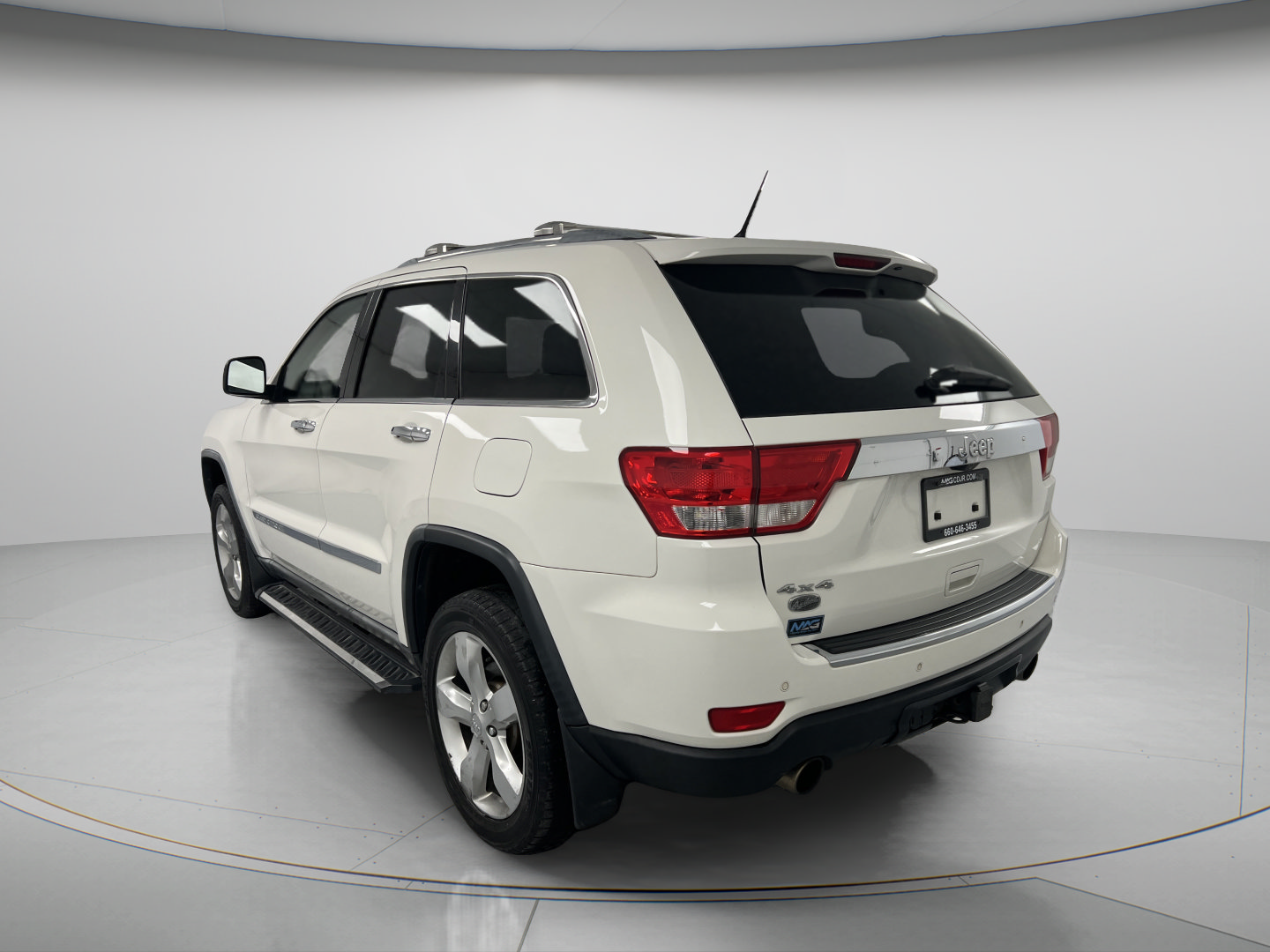 Used 2011 Jeep Grand Cherokee Overland AWD/4WD image 6