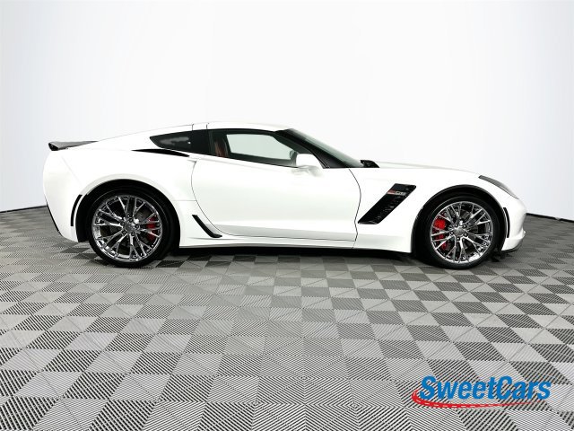 Used 2015 Chevrolet Corvette Z06 w/ 3LZ Preferred Equipment Group RWD image 8
