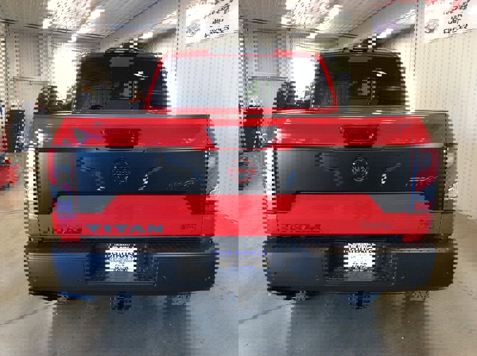 Used 2024 Nissan Titan PRO-4X w/ Pro-4x Utility Package image 4