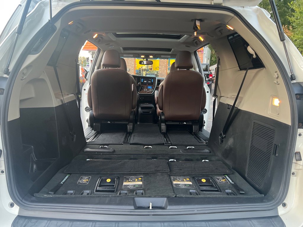 Used 2016 Toyota Sienna Limited image 6