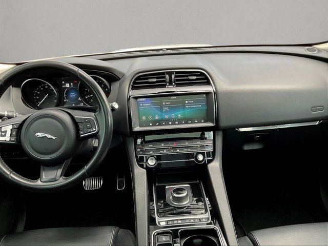 Used 2019 Jaguar F-PACE AWD/4WD image 8