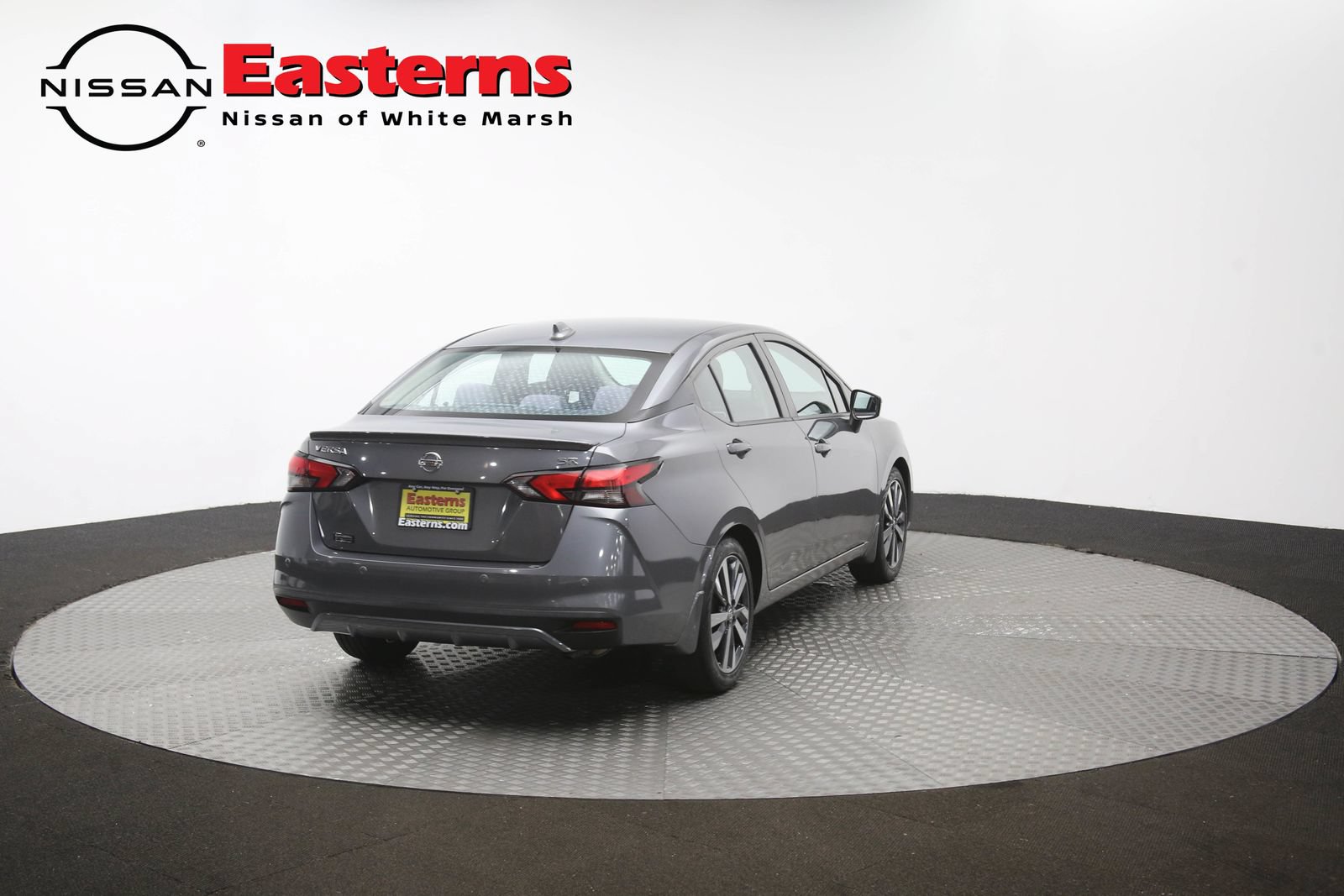 Used 2021 Nissan Versa SR FWD image 38