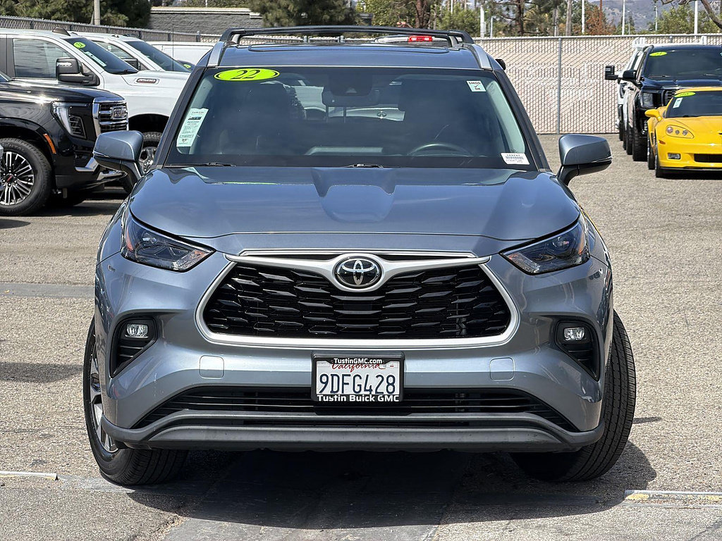 Used 2022 Toyota Highlander XLE FWD image 2