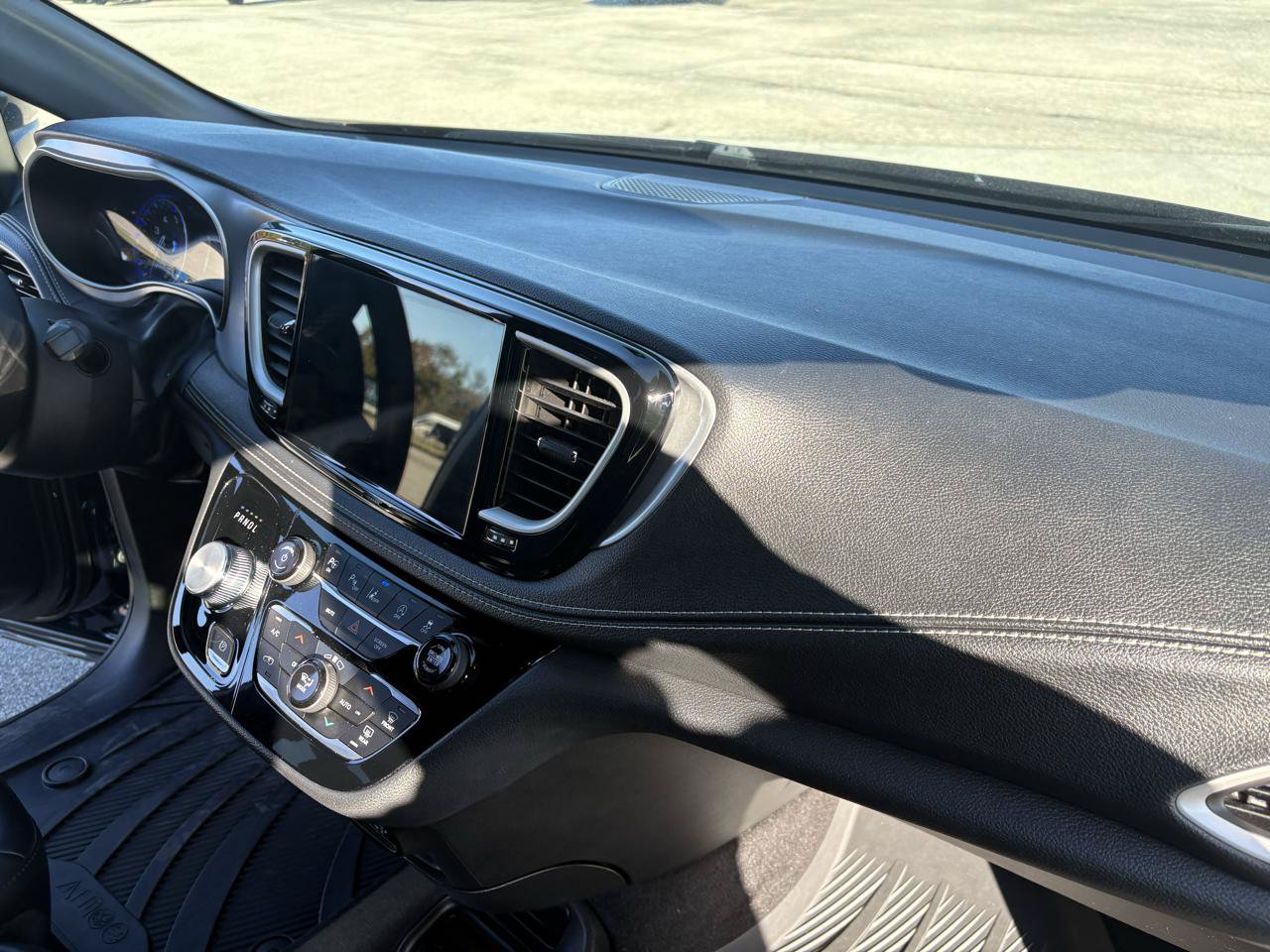 Used 2023 Chrysler Pacifica Touring-L w/ S Appearance Package FWD image 42