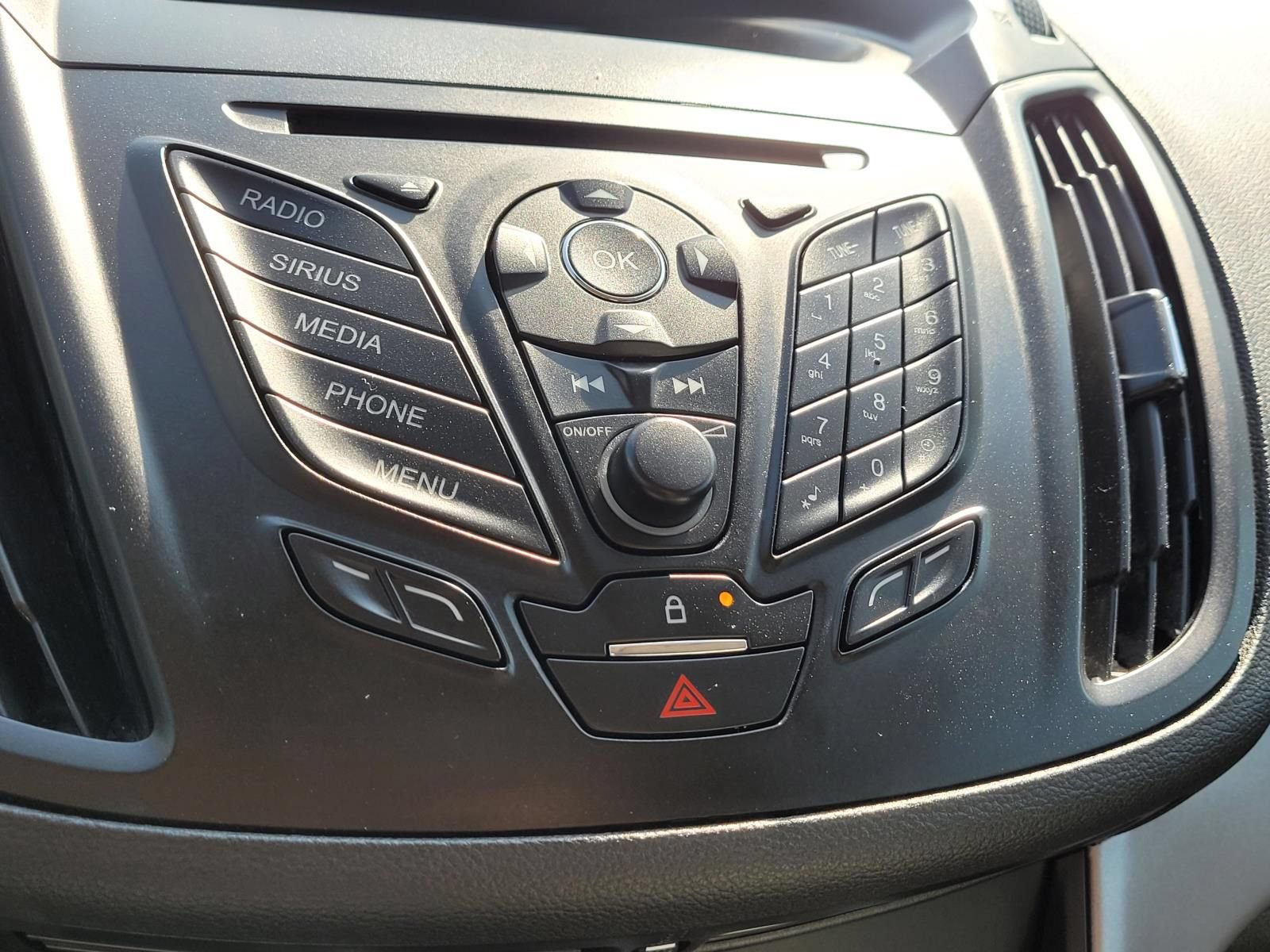 Used 2015 Ford Escape SE FWD image 25