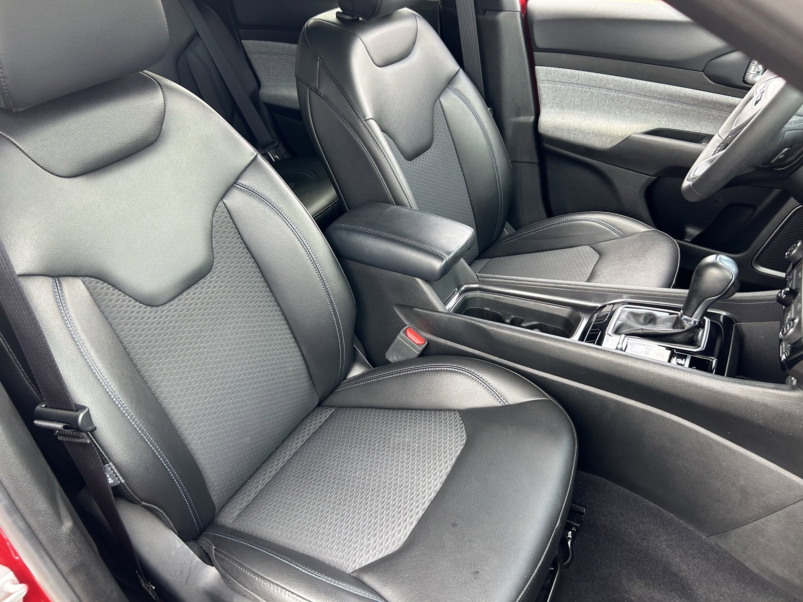 Used 2025 Jeep Compass Latitude AWD/4WD image 11