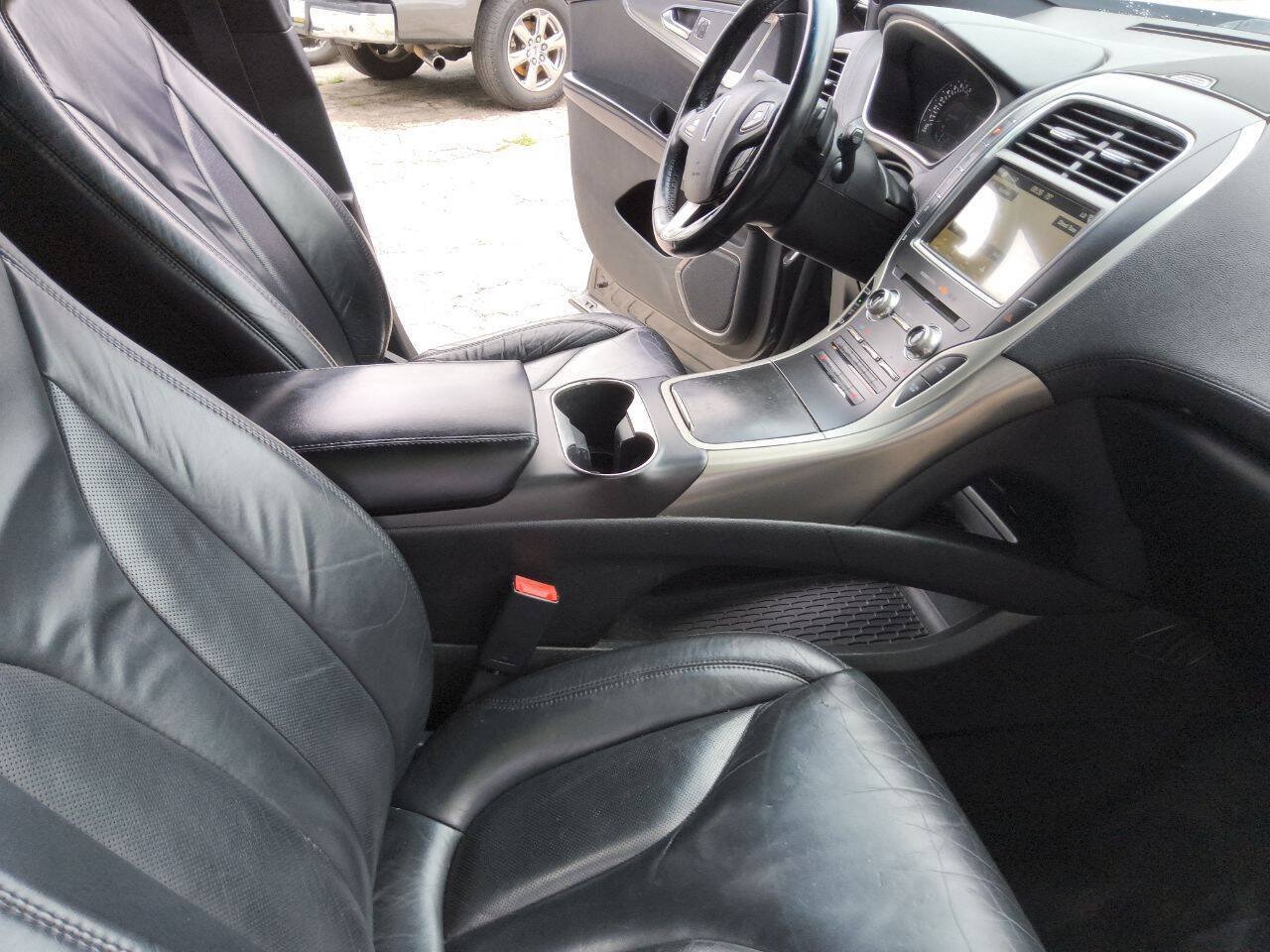 Used 2017 Lincoln MKX Select w/ Select Plus Package FWD image 28