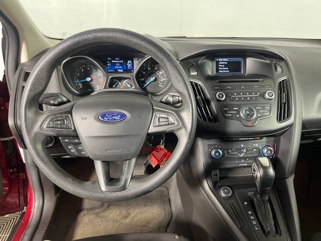 Used 2016 Ford Focus SE w/ SE Power Seat Package FWD image 13