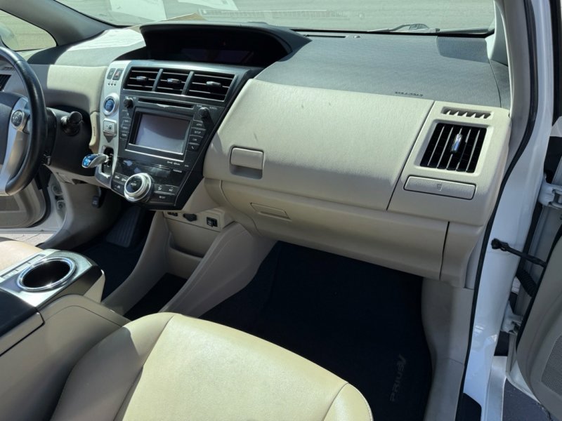 Used 2014 Toyota Prius V Five image 28