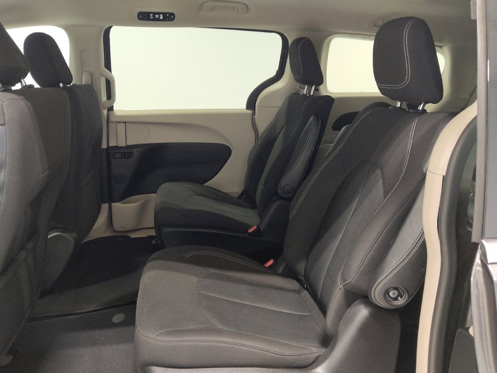 Used 2021 Chrysler Voyager LX FWD image 18