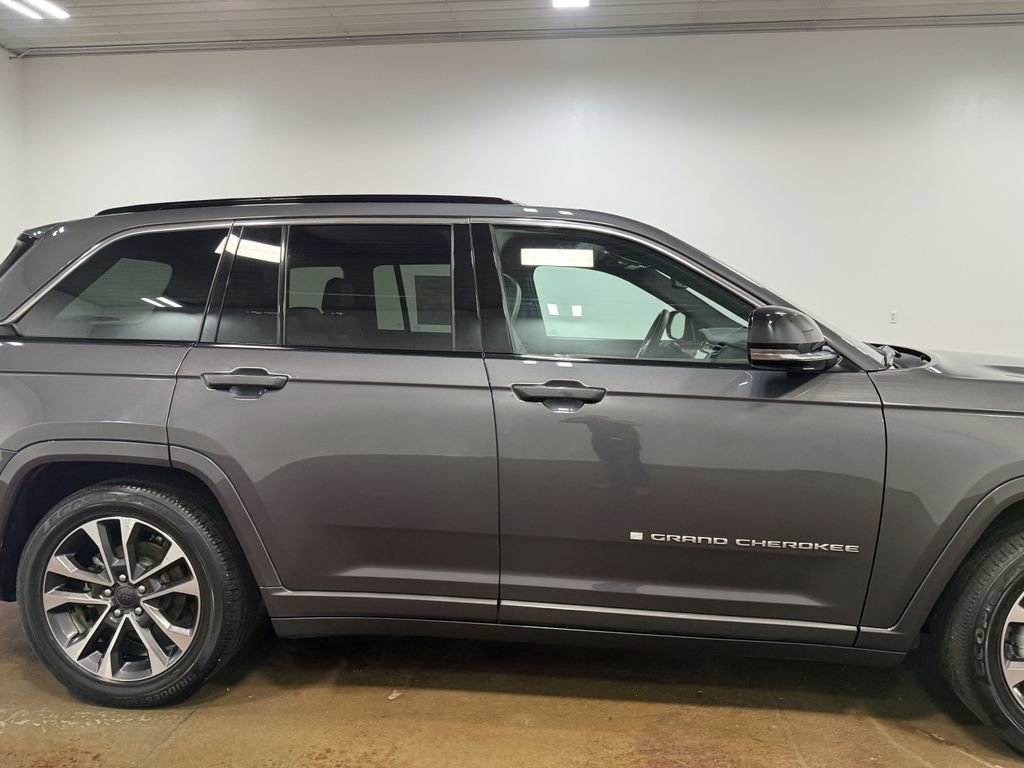 Used 2024 Jeep Grand Cherokee Overland AWD/4WD image 31