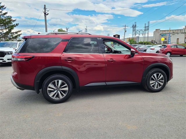 Used 2022 Nissan Pathfinder SL w/ SL Black Package image 6