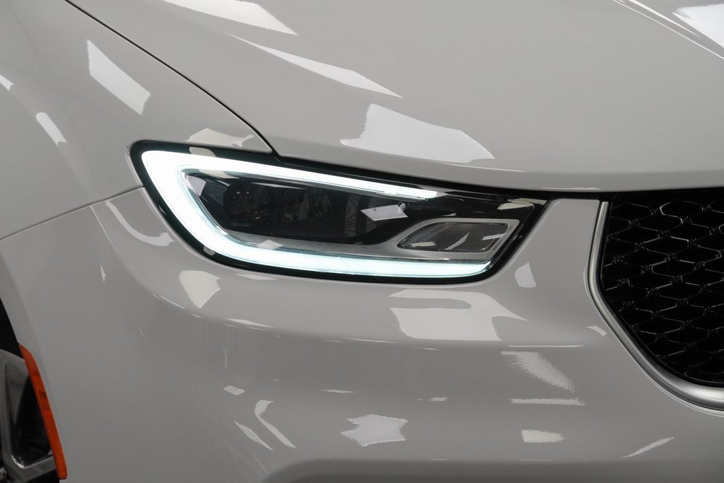 Certified 2021 Chrysler Pacifica Pinnacle image 5