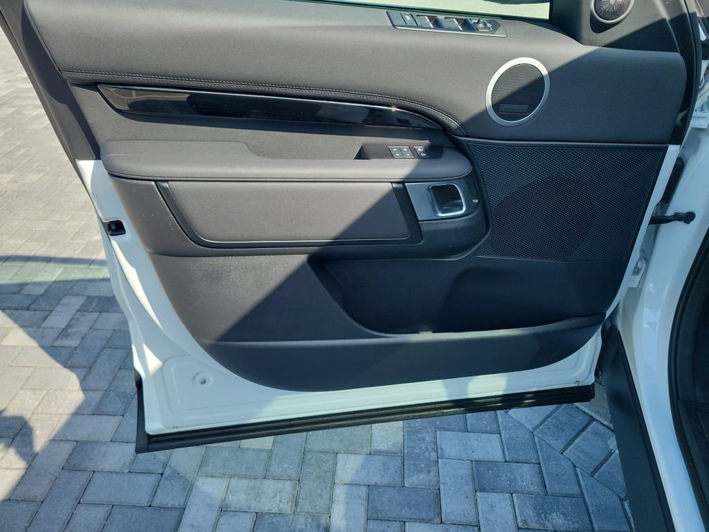 Certified 2025 Land Rover Discovery S AWD/4WD image 23