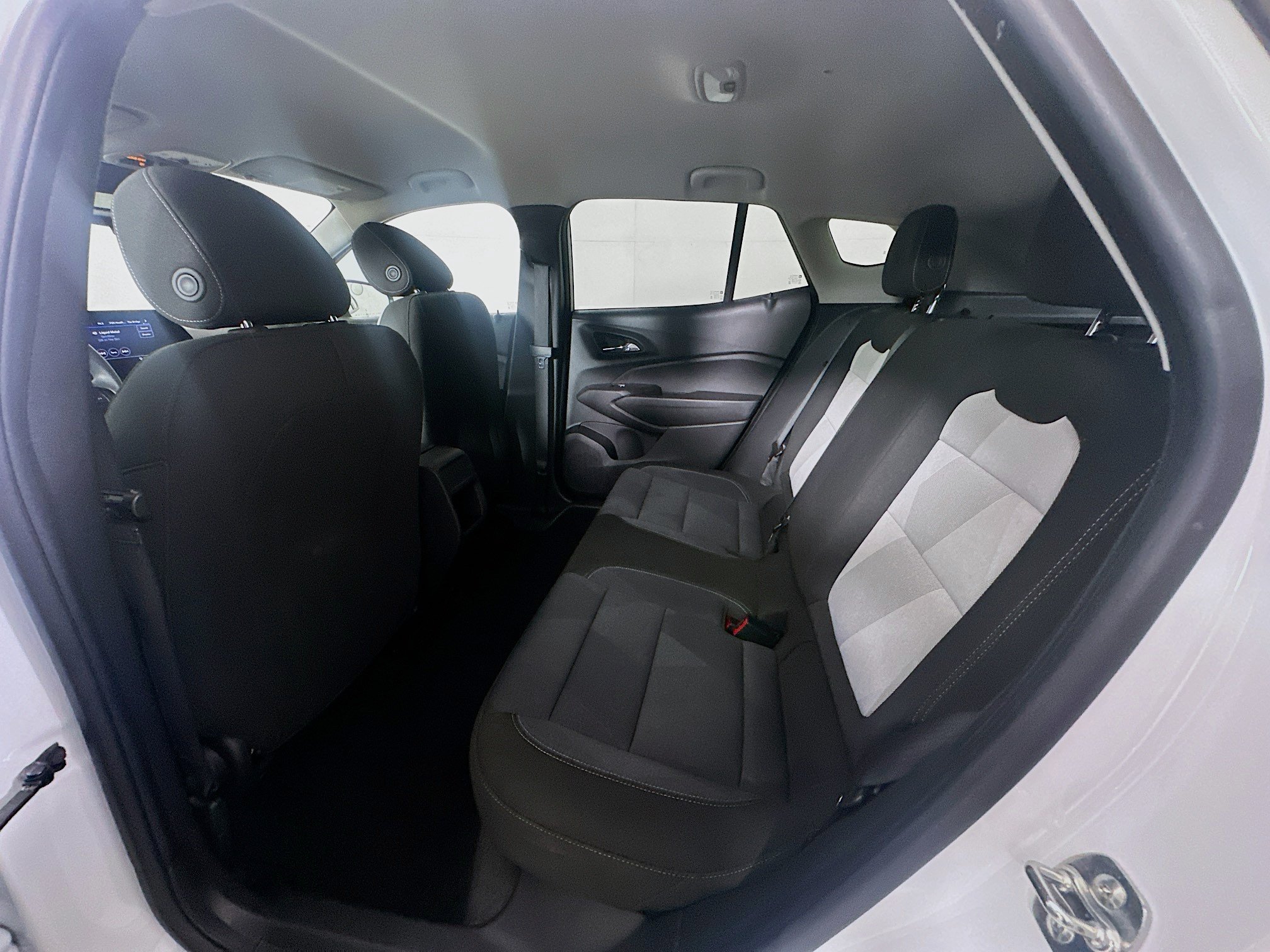 Used 2025 Chevrolet Trax LS FWD image 25
