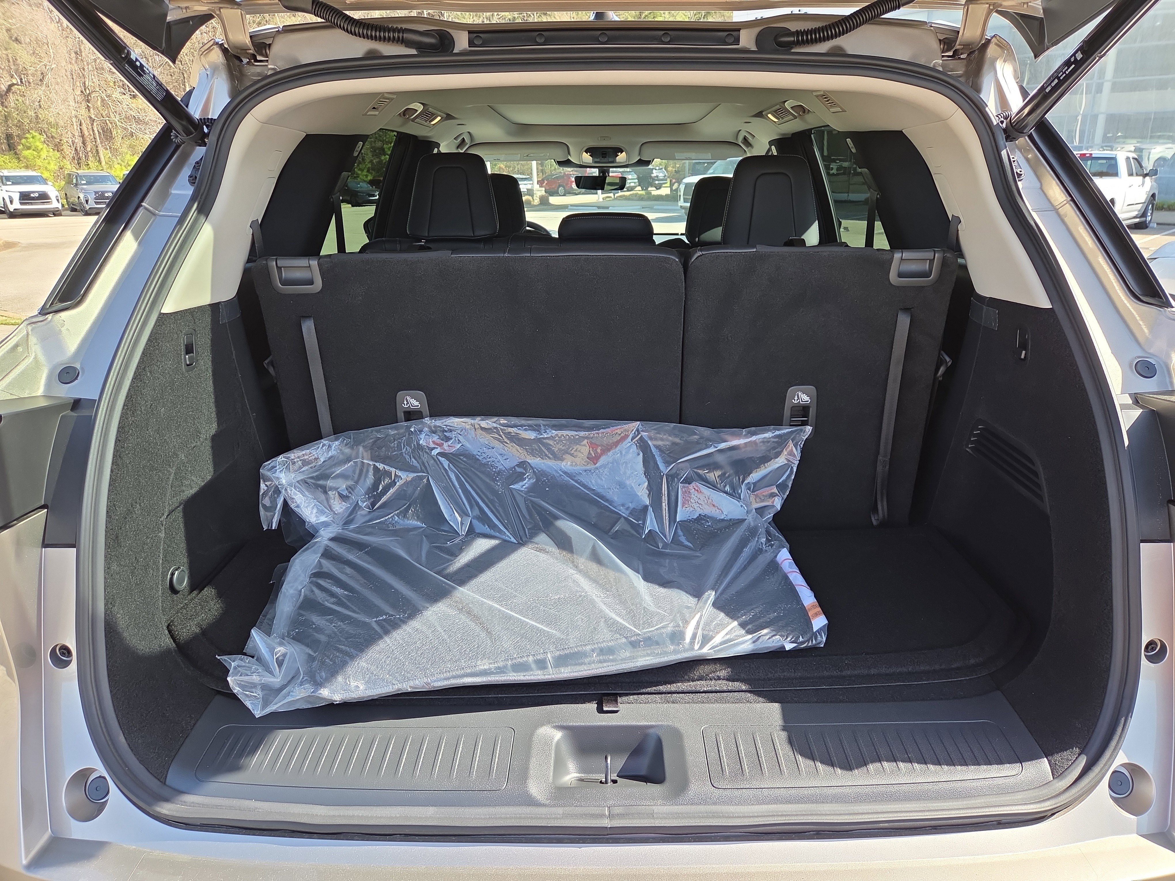 Used 2026 INFINITI QX60 Luxe w/ Cargo Package image 10