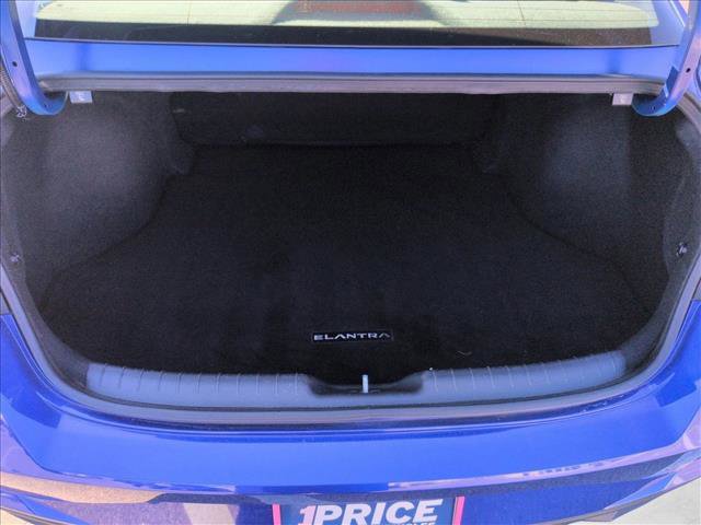 Used 2023 Hyundai Elantra SEL w/ Convenience Package FWD image 6