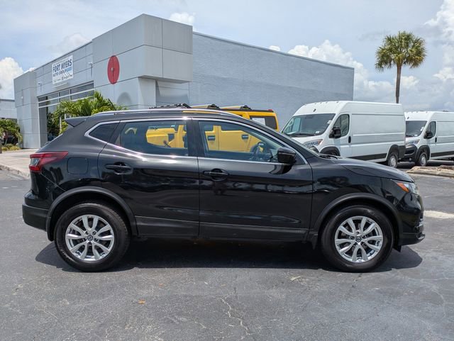 Used 2020 Nissan Rogue Sport SV FWD image 3