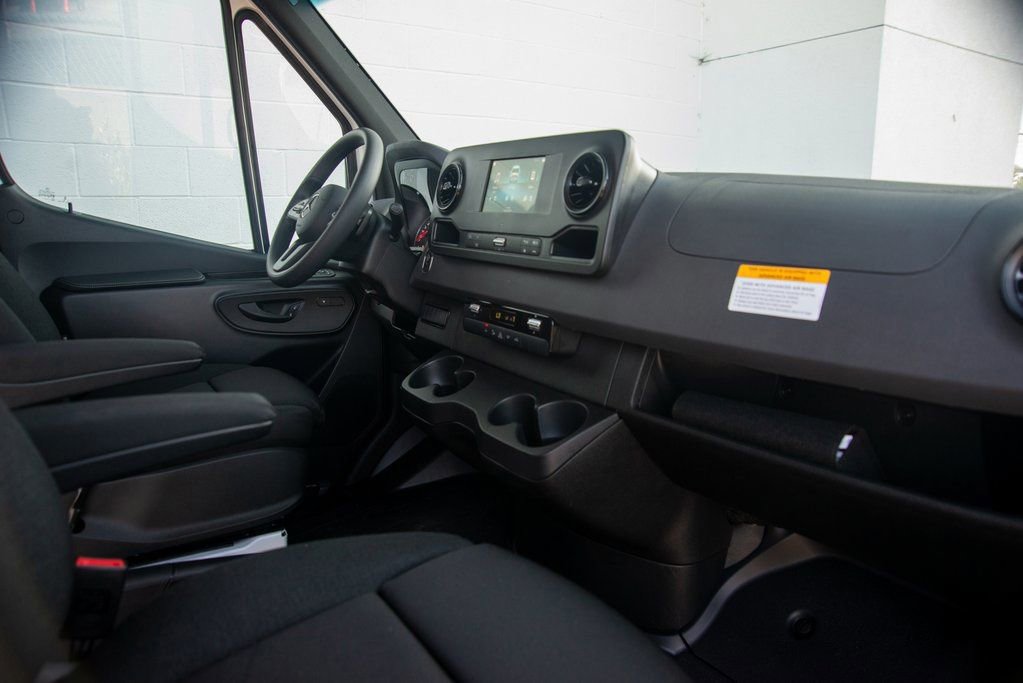 Used 2024 Mercedes-Benz Sprinter 2500 image 30