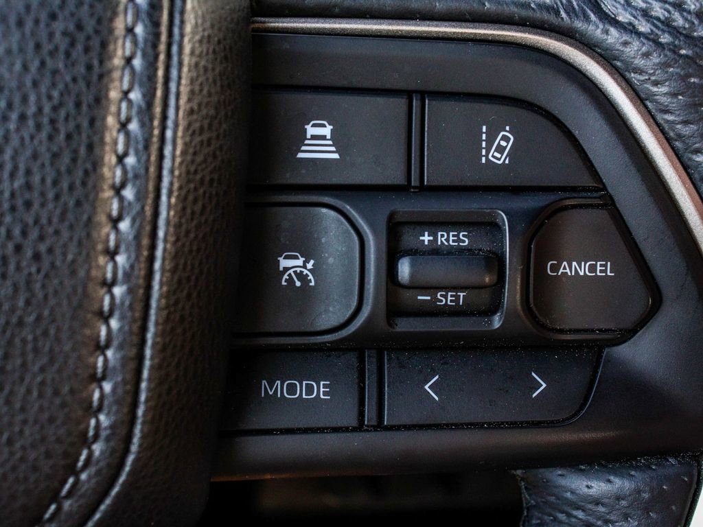 Used 2025 Toyota Tundra Limited AWD/4WD image 26