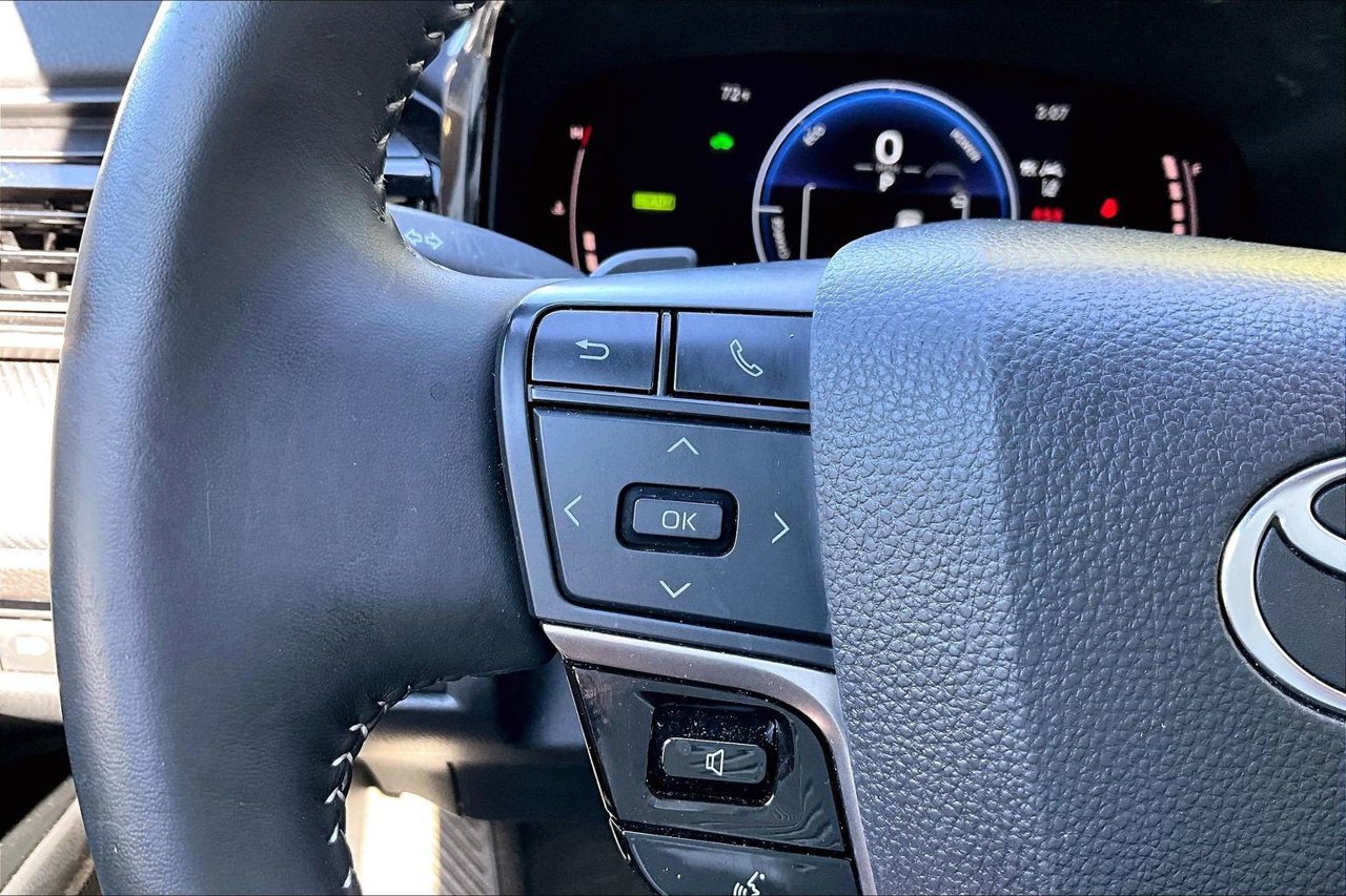 Used 2025 Toyota Camry SE FWD image 28