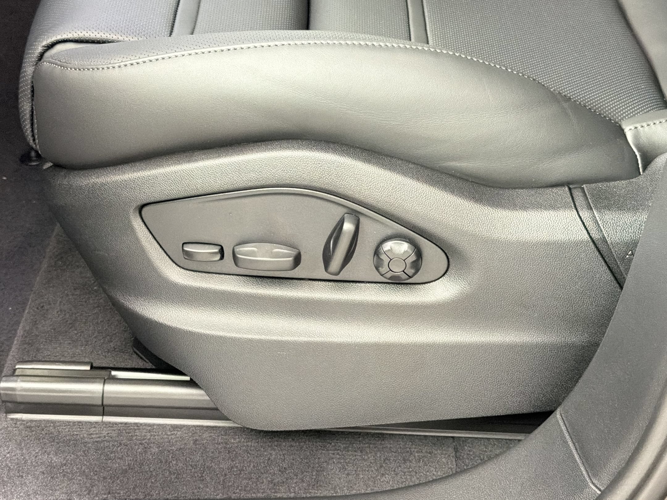 Certified 2026 Porsche Cayenne Coupe AWD/4WD image 16