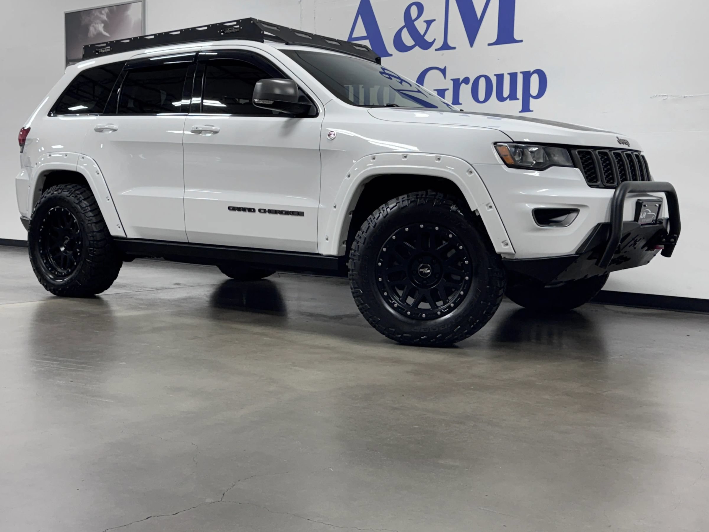 Used 2017 Jeep Grand Cherokee Trailhawk AWD/4WD image 2