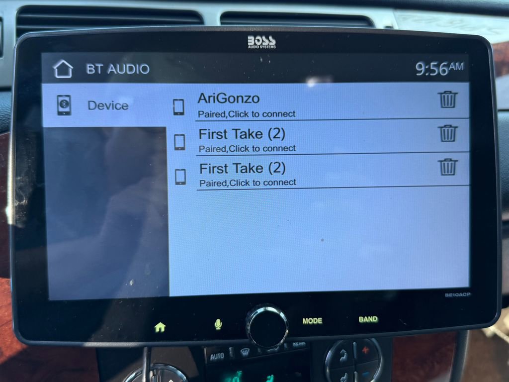 Used 2011 Chevrolet Suburban LT image 7