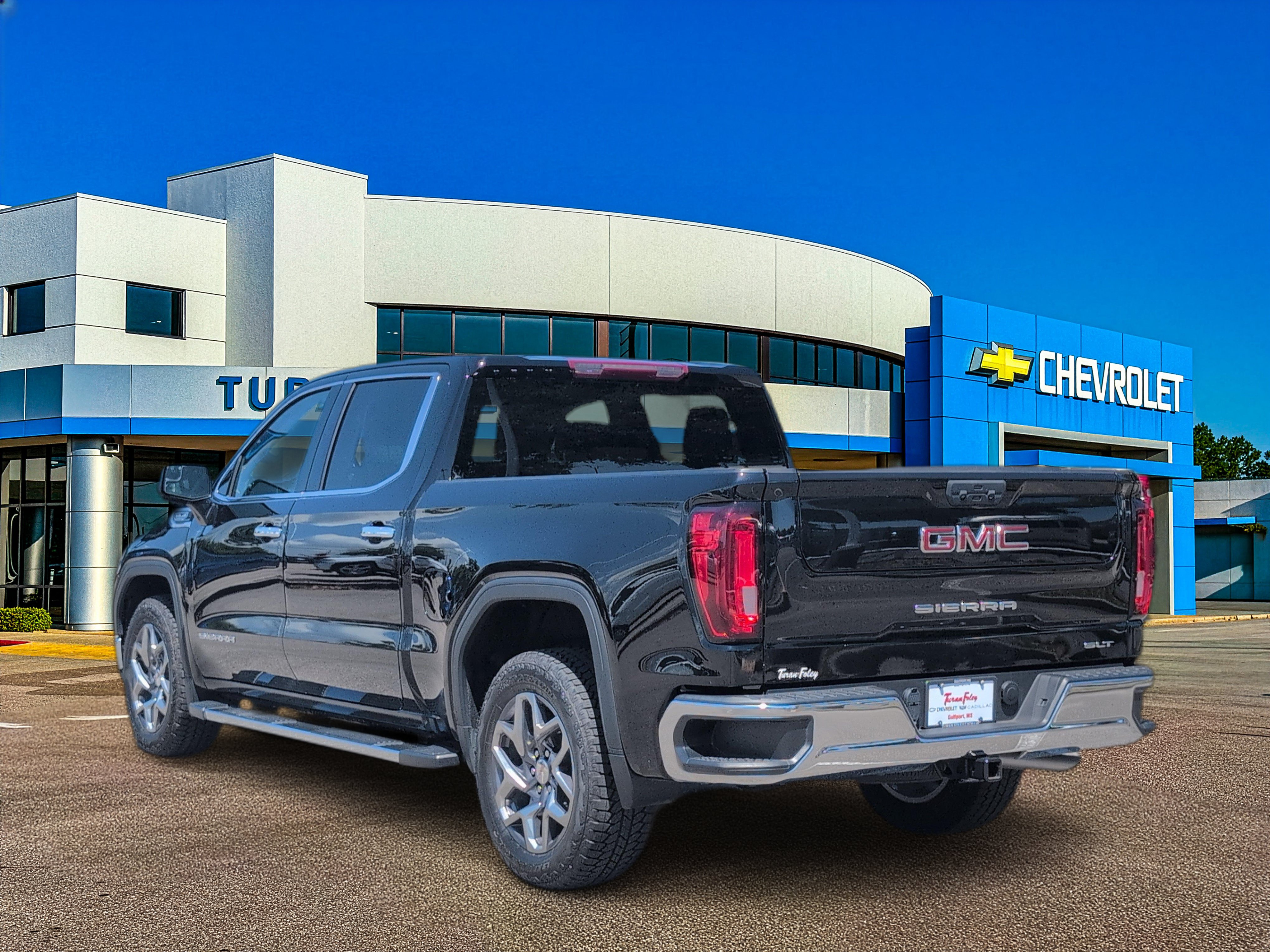 Used 2024 GMC Sierra 1500 SLT w/ SLT Premium Package RWD image 3
