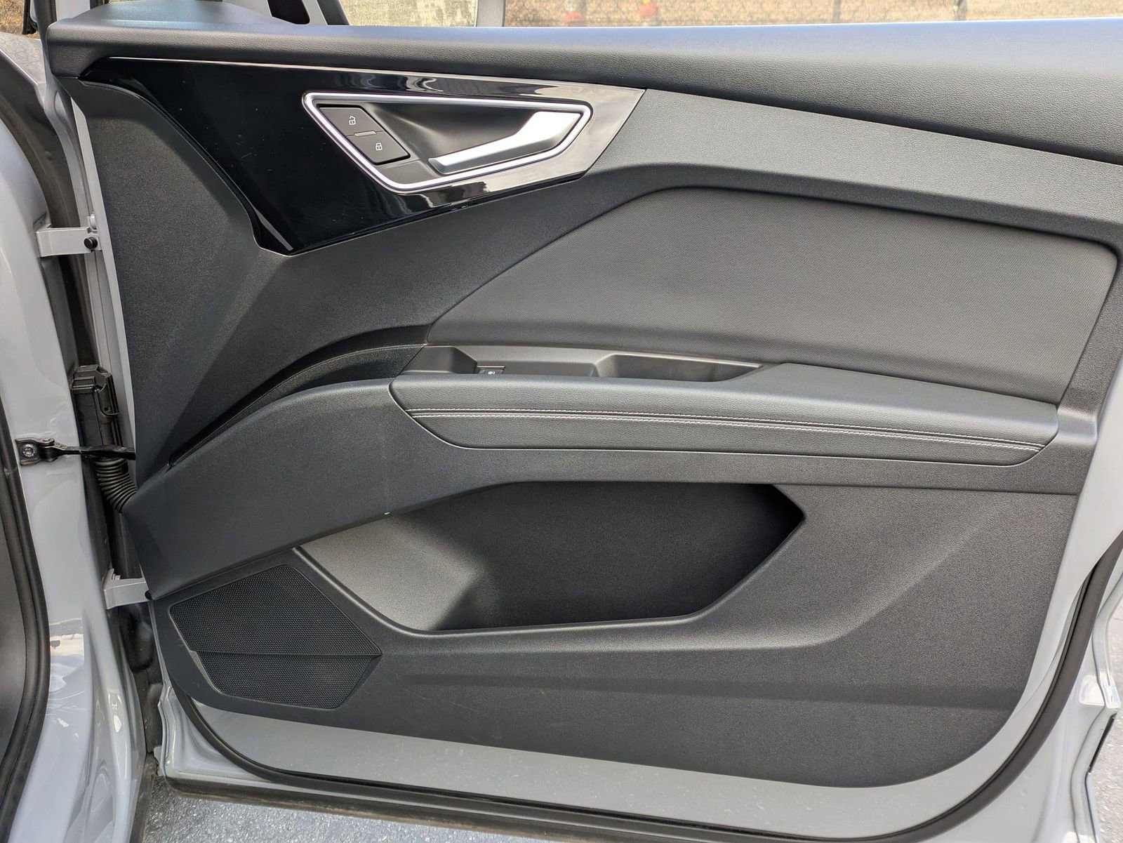 Used 2024 Audi Q4 e-tron Premium Plus w/ Premium Plus image 19