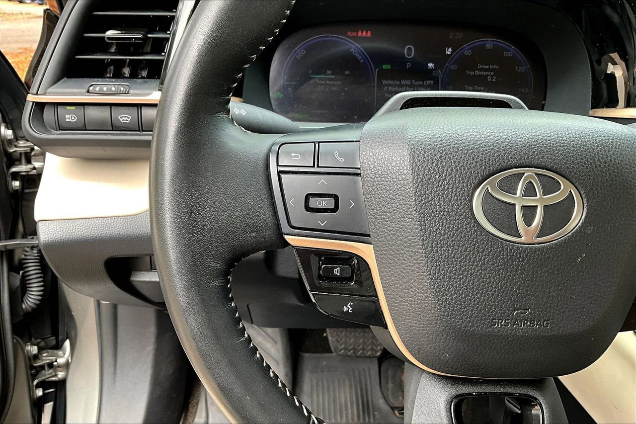 Used 2025 Toyota Crown Limited w/ Advanced Technology Package AWD/4WD image 10