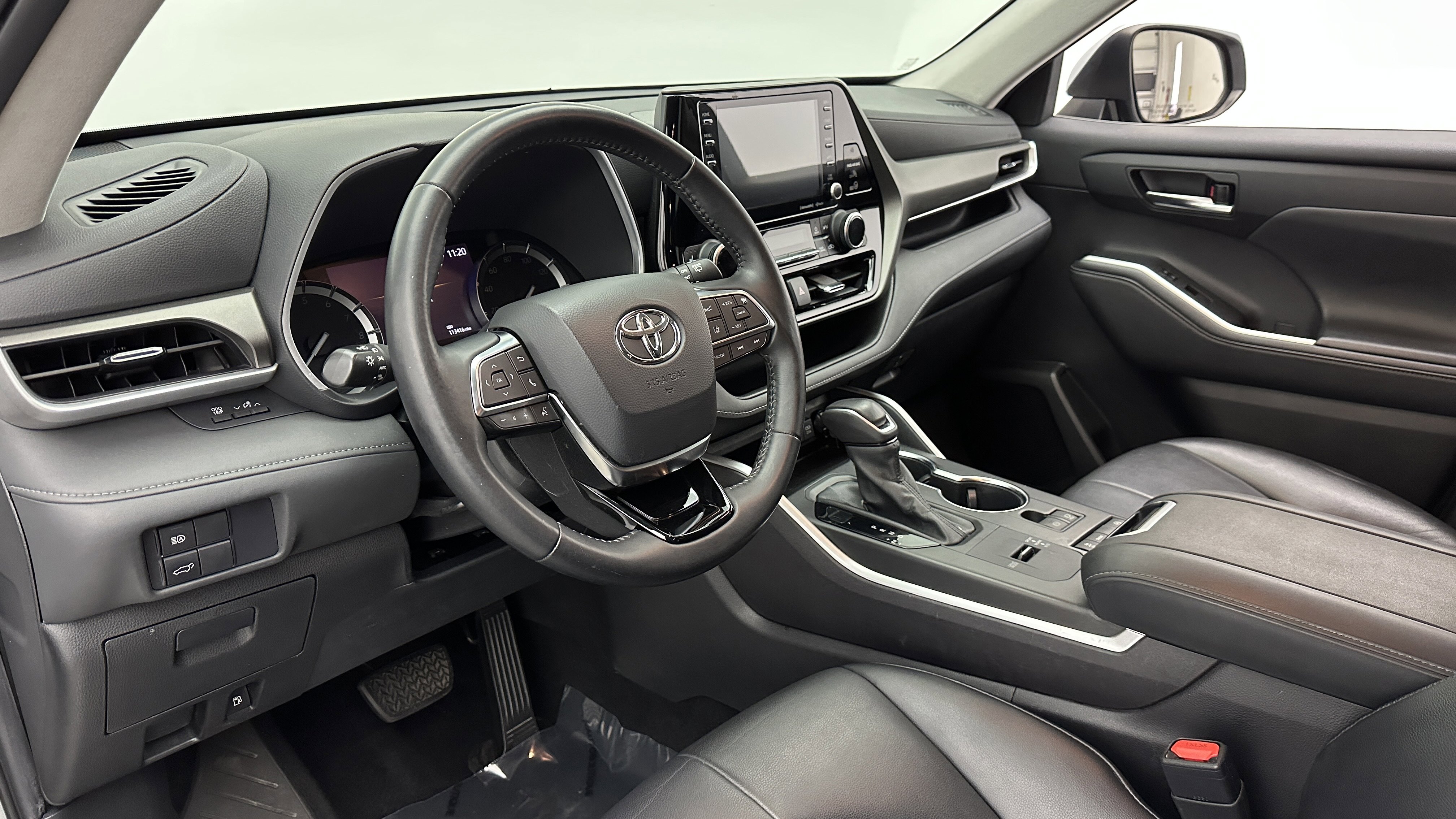 Used 2021 Toyota Highlander XLE image 10