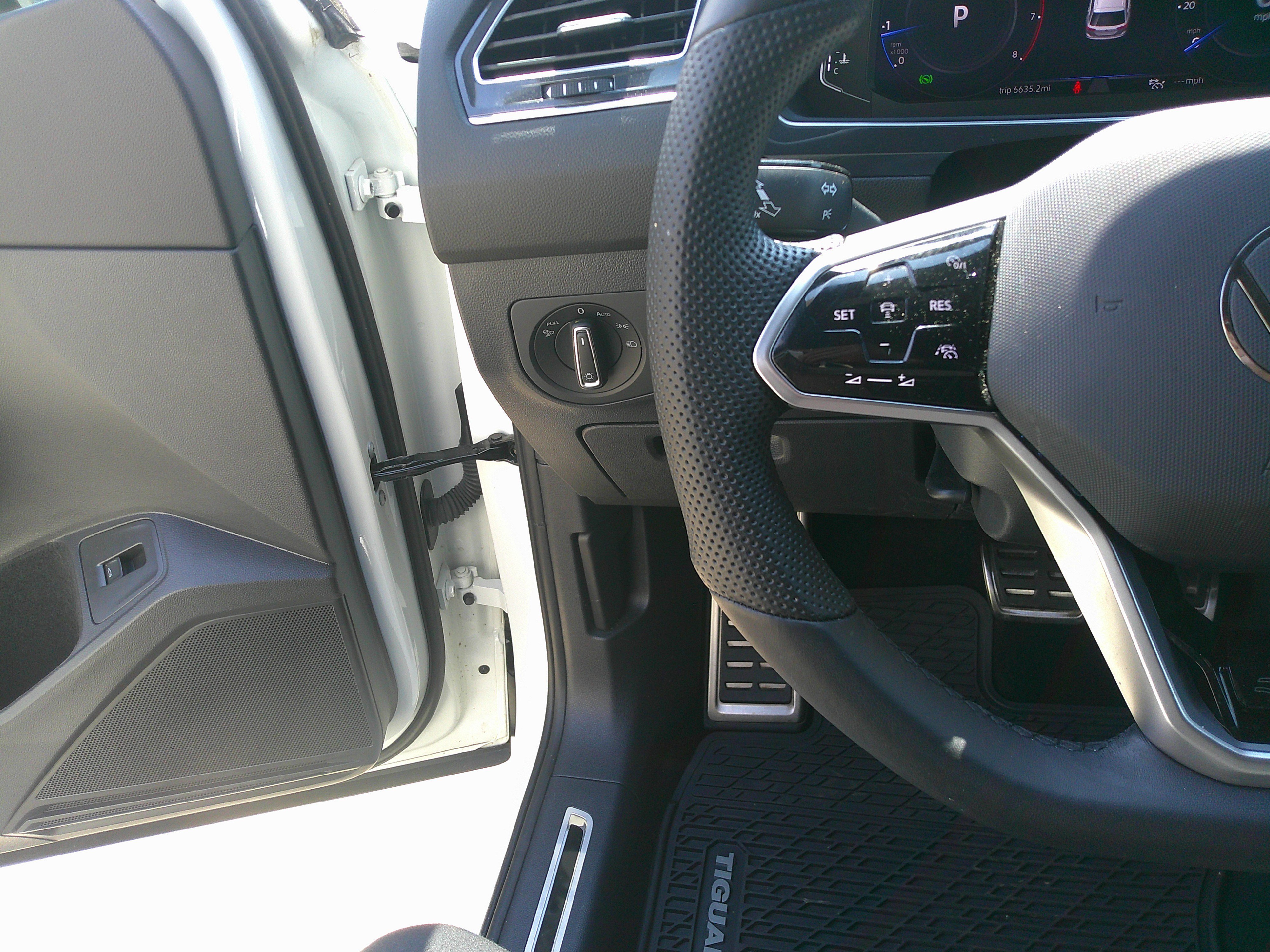 Used 2024 Volkswagen Tiguan SEL R-Line image 20