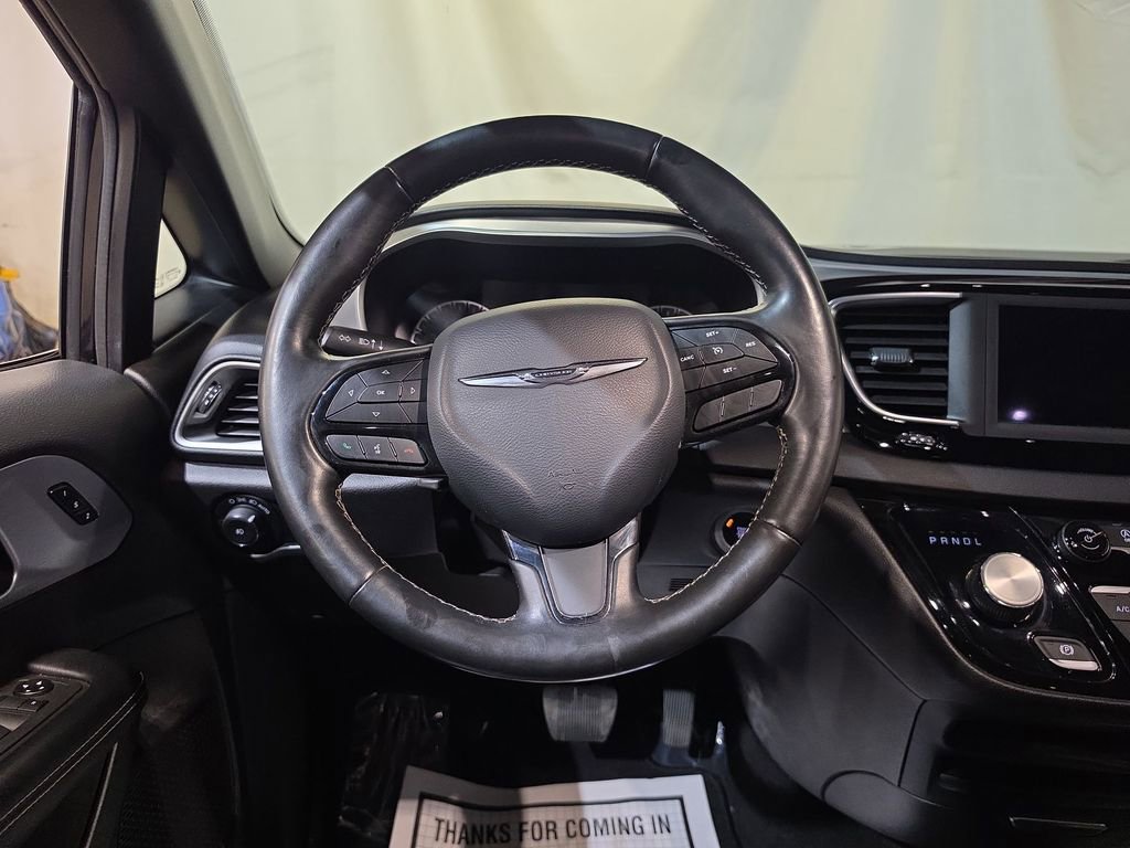 Used 2020 Chrysler Pacifica Touring-L w/ S Appearance Package image 11
