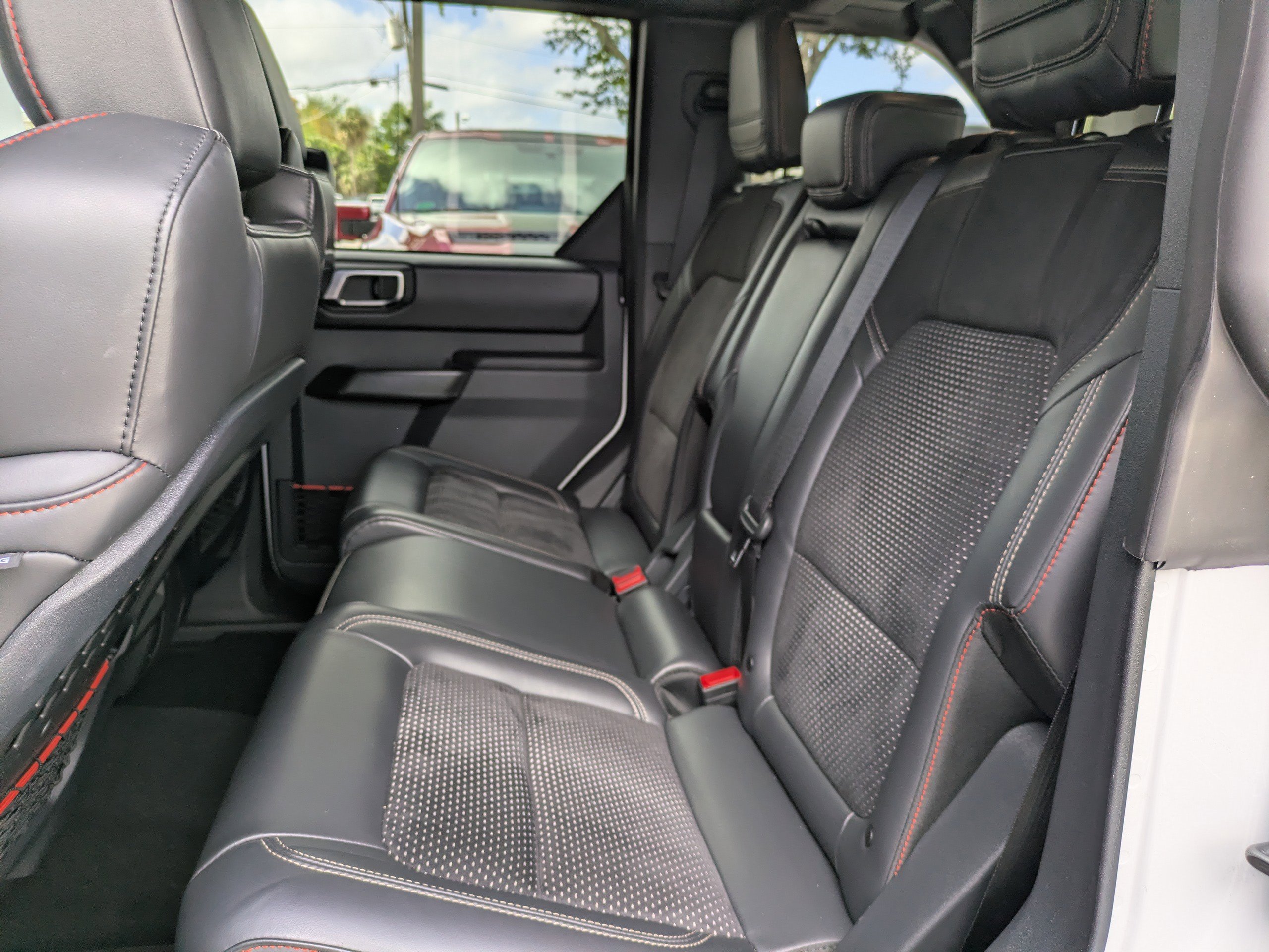 Certified 2025 Ford Bronco Raptor w/ Interior Carbon Fiber Pack AWD/4WD image 18